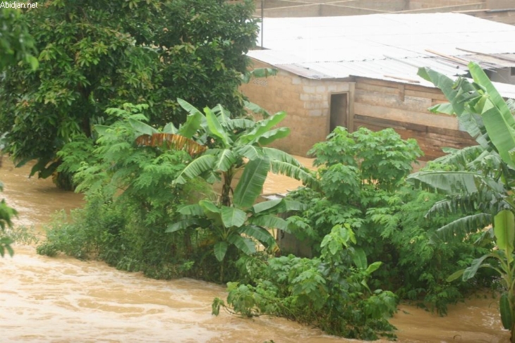 Pluies diluviennes - Abidjan sous les eaux, des constructions détruites